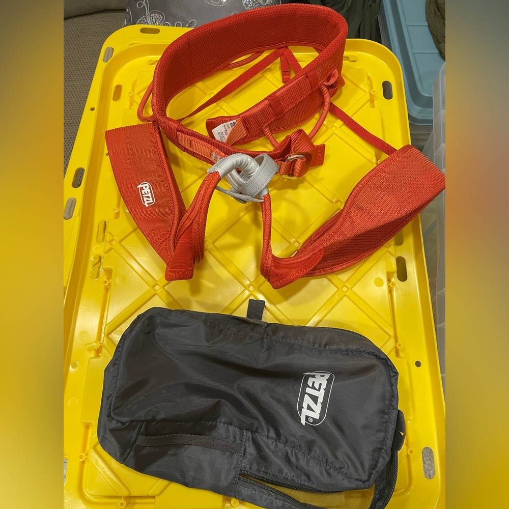 Petzel Sama Climbing Harness - Men’s Medium - Like NEW Condition